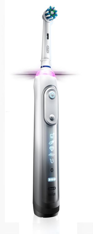Oral-B GENIUS: Selve tannbørsten har er en helt ny modell. Slankere mer grepvennlig og med lengre batterilevetid.