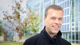 Verkssjef Geir Ausland er fornøyd med at rundt 350 tidligere REC-ansatte så langt har søkt på de nyopprettede stillingene ved Elkem Solar Herøya.