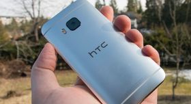 HTC One M9 er en toppmodell som er kraftig på overtid nå. Den har også slitt med dårlig salg, og håpet er nok at One M10 vil få skuta på rett kurs igjen.