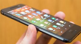 Det siste HTC har lansert som har minnet om en toppmodell er One A9, her fra sniktitten vår av modellen.