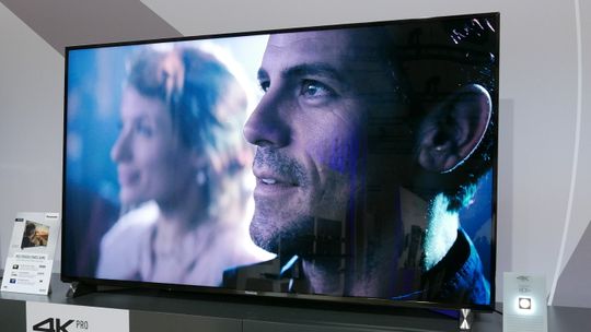 DX900 er Panasonics nye flaggskip blant LCD-modellene.