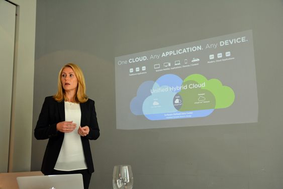 Unified Hybrid Cloud er det nye stikkordet hos VMware, ifølge Kristine Dahl Steidel.