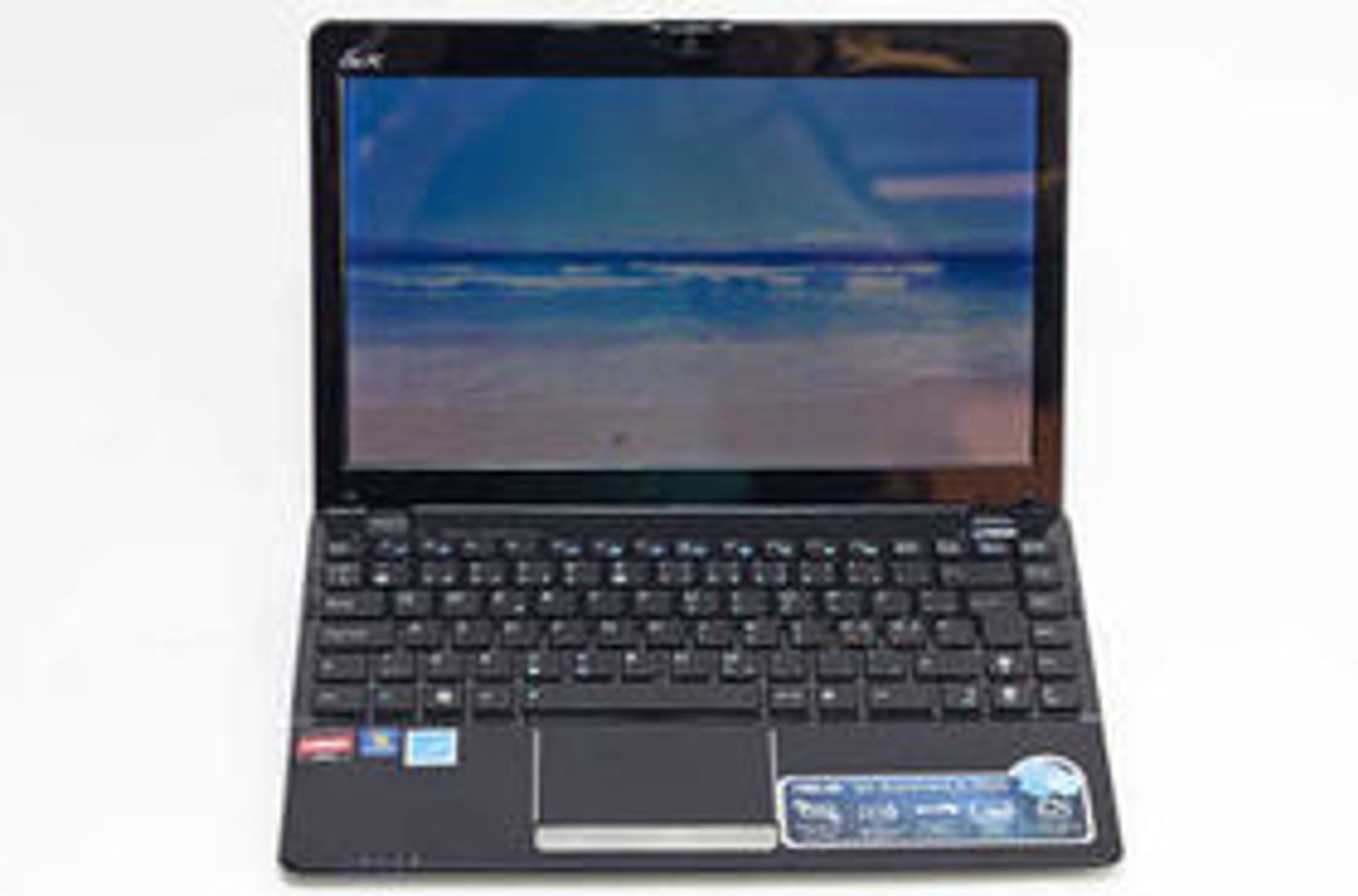 Asus startet Netbooks-trenden med sin EEE-serie i 2007. Nå er det imidlertid over, melder britisk avis. På bildet er en Asus Eee PC 1215B fra 2011. Den hadde 4GB RAM og 500 GB harddisk og kostet 3.500 kroner, inkludert moms.  