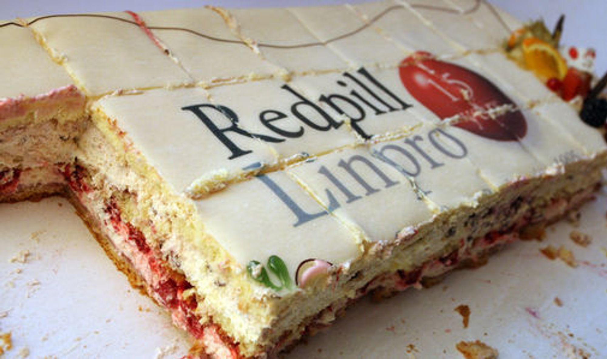 Redpill Linpro-kaken gikk unna da selskapet feiret sine første femten år. Samtidig kan selskapet feire at de har snudd resultatet fra fjorårets røde tall.