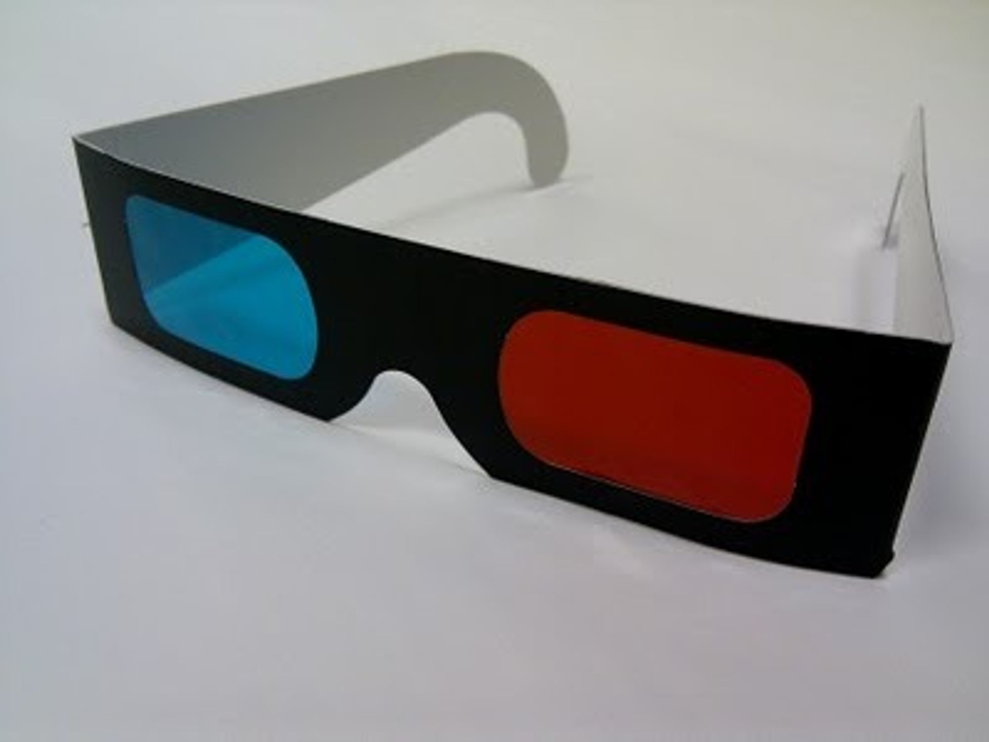 Helt enkle 3D-briller kan benyttes.
