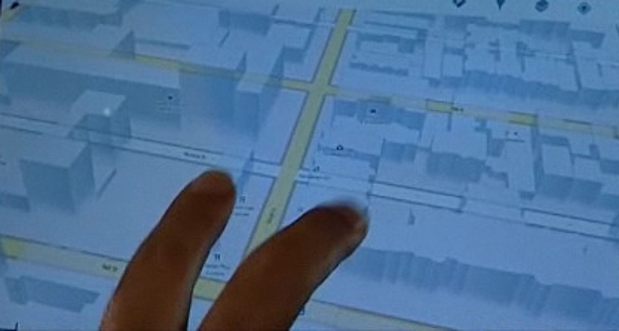 Andy Rubin demonstrerer den nye 3D-funksjonen i Google Maps.