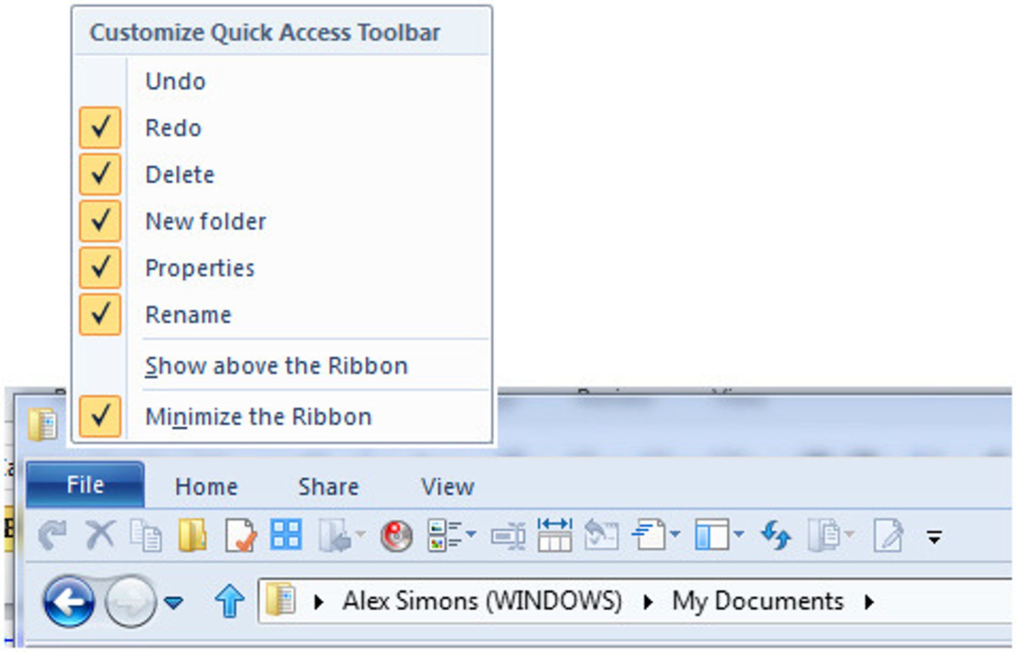 Quick Access Toolbar i Windows 8 Explorer, med konfigureringsmeny og minimalisert ribbon.