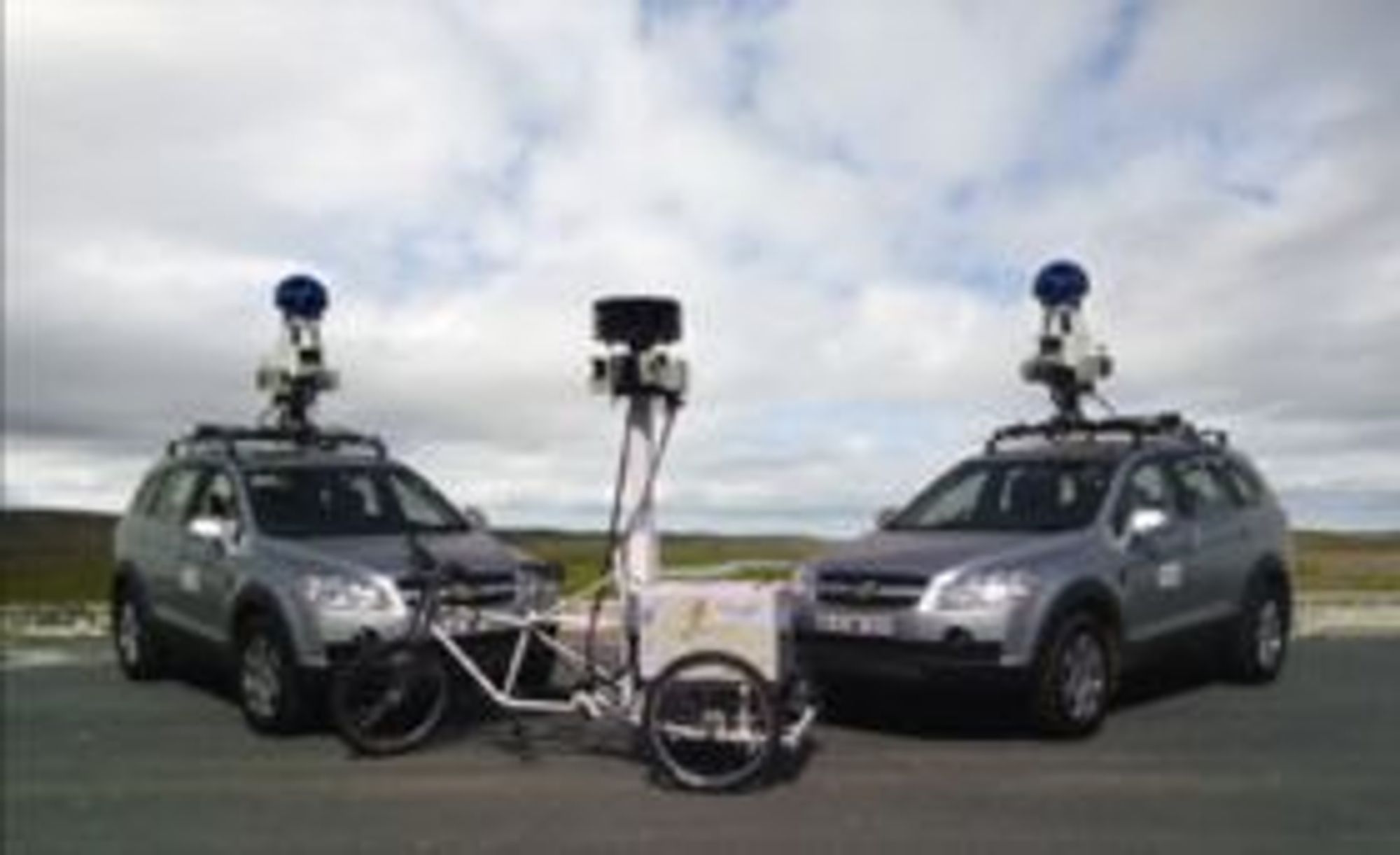 Googles StreetView-biler fikk ikke bare med seg bilder av gater og veikryss da de trålte en rekke nasjoner i 2010 - også e-poster ble plukket opp til personvernmyndighetenes forskrekkelse.
