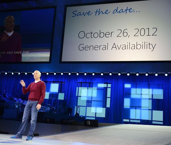Windows-sjef i Microsoft, kunngjorde i går at Windows 8 vil bli allment tilgjengelig den 26. oktober i år.