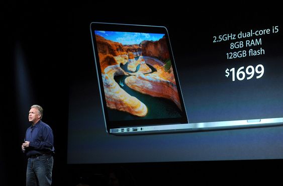 Phil Schiller presenterte MacBook Pro med tretten tommer og retina-skjerm. 