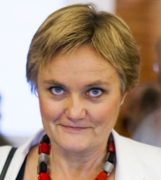 IT-minister Rigmor Aasrud mener at den nye rapporten bekrefter at regjeringens bredbåndspolitikk har vært riktig.