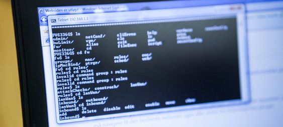 4. Fra et linux-shell er det enkelt å opprette, slette og redigere regler for brannmuren.