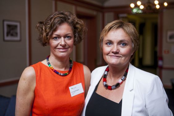 Seniorrådgiver Tone Hoddø Bakås (t.v) i NorSIS er prosjektleder for Nasjonal sikkerhetsmåned. Kampanjen frontes av IT-minister Rigmor Aasrud (t.h) som også åpnet konferansen «Sikkert nok».