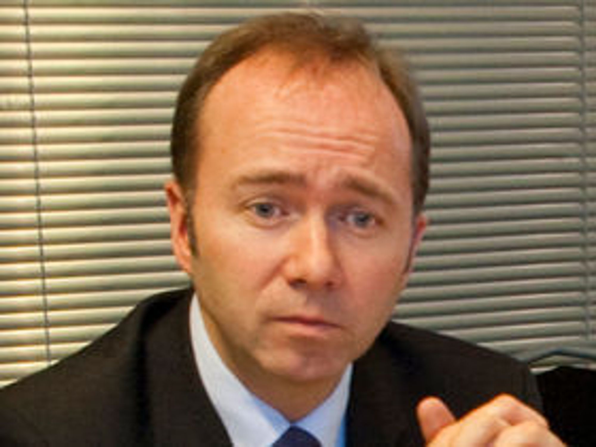Statsråd Trond Giske prøver å redde Telenors investeringer i India gjennom datterselskapet Uninor.