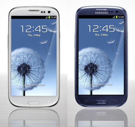 Galaxy S III kommer i to ulike farger.