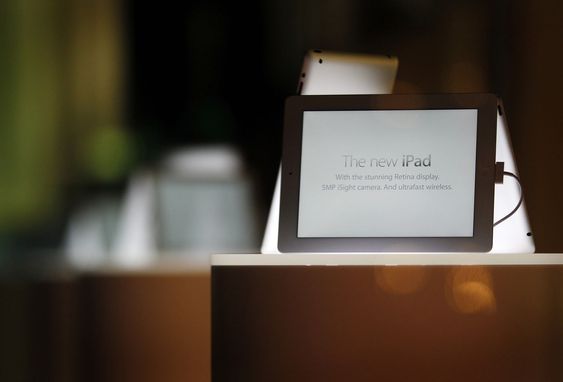 Apples nye iPad sett fra et utstillingsvindu i Sydney.