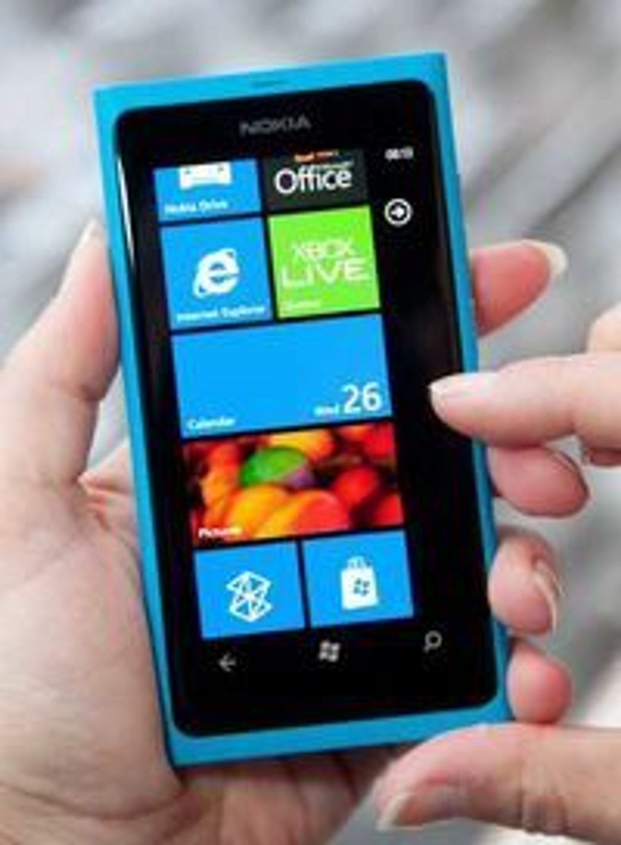 Foruten nytt operativsystem ligner den nye toppmodellen svært mye på Nokias N9.