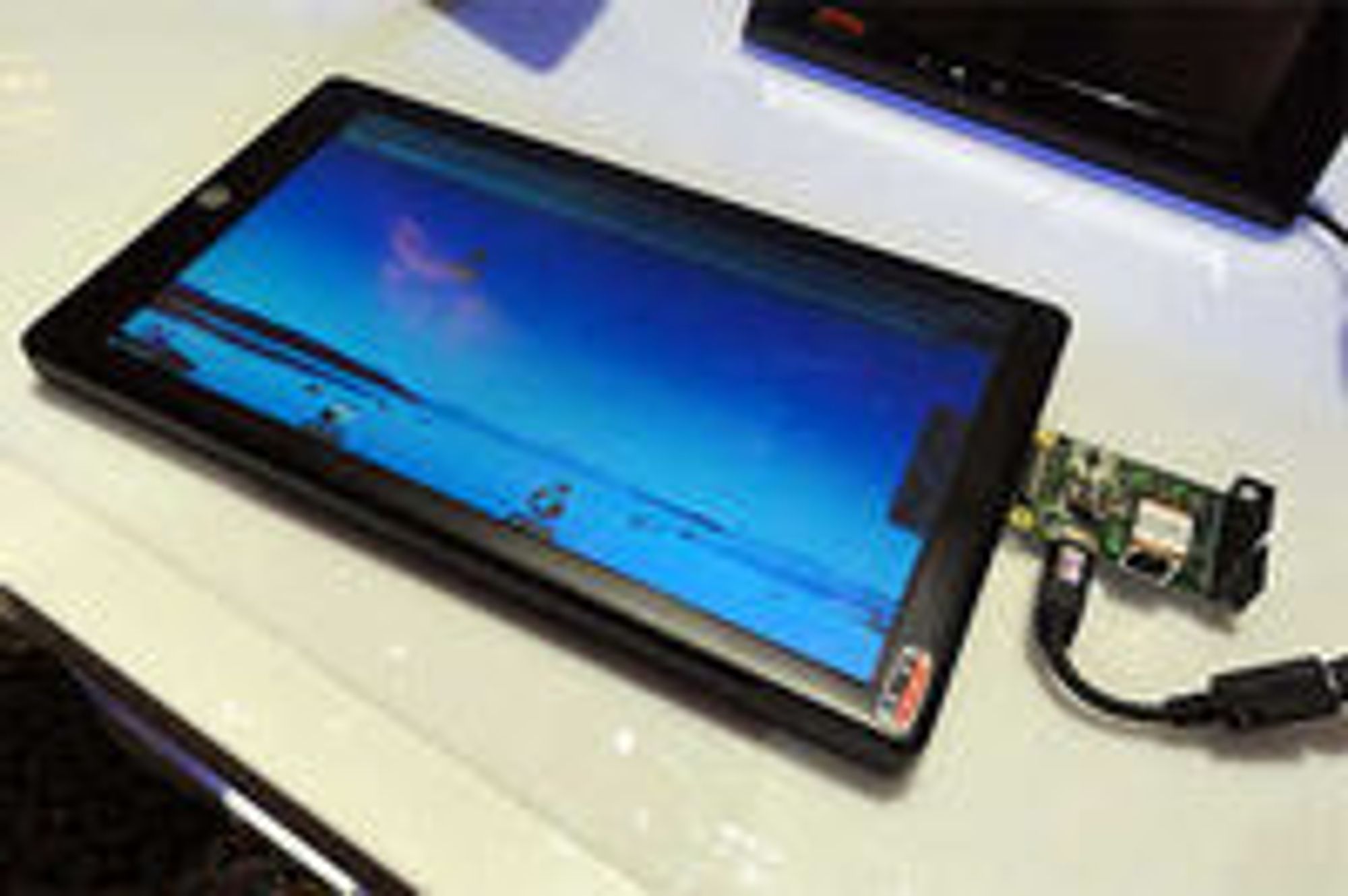 Marvell Moby Tablet, som mellomproduktet til OLPC skal bygge på, så slik ut da den ble presentert i mars.