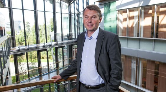 Accenture, med Roy Grønli i spissen, har 1 000 ansatte i Norge, og de fleste er plassert på Fornebu.