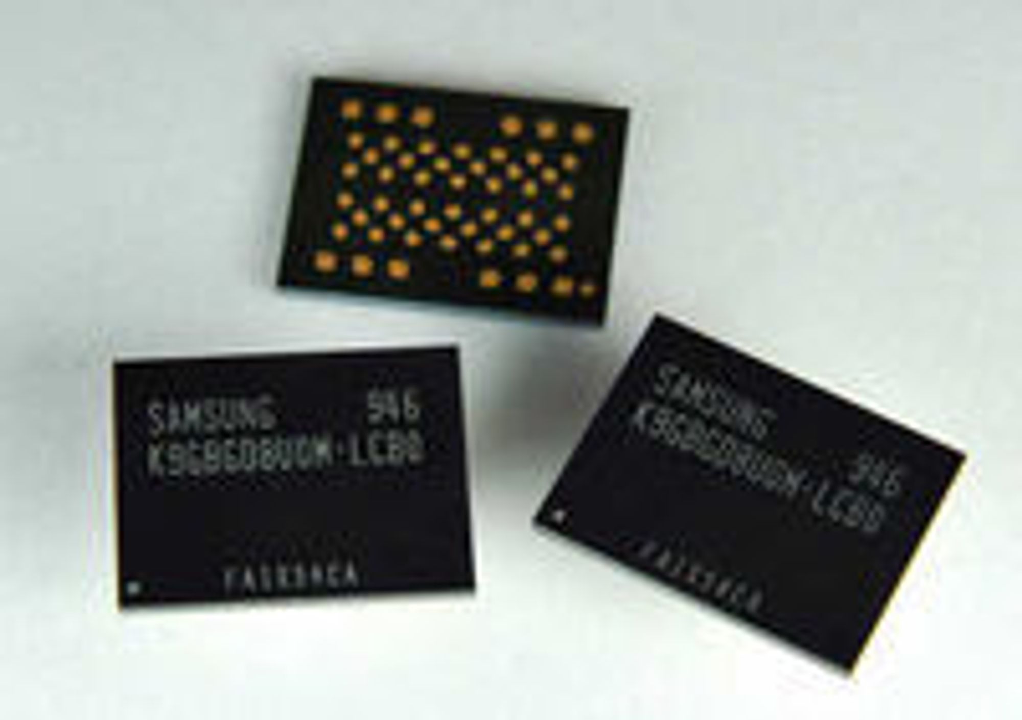 32 gigabit DDR MLC NAND-brikker fra Samsung.