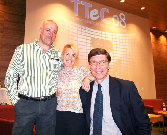 Anna Kirah sammen med Mark Mattingley-Scott og hennes store fan Harvard-professor Clayton M. Christensen på TTeC. Foto: Jarle-Stian Olsen (NTS)