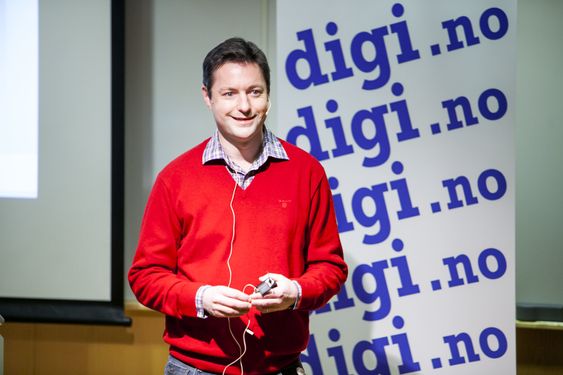 Aleksander Ørhn er teknologidirektør i oppstartsselskapet cXense og professor ved institutt for informatikk ved UiO. Han inspirerte både studenter og andre til å være med på en oppstart.