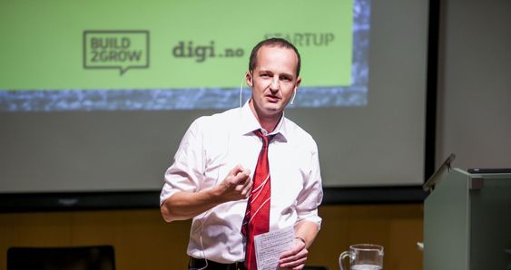 Mark Burgess startet som fysiker men endte opp som informatikk-professor og programvaregründer.