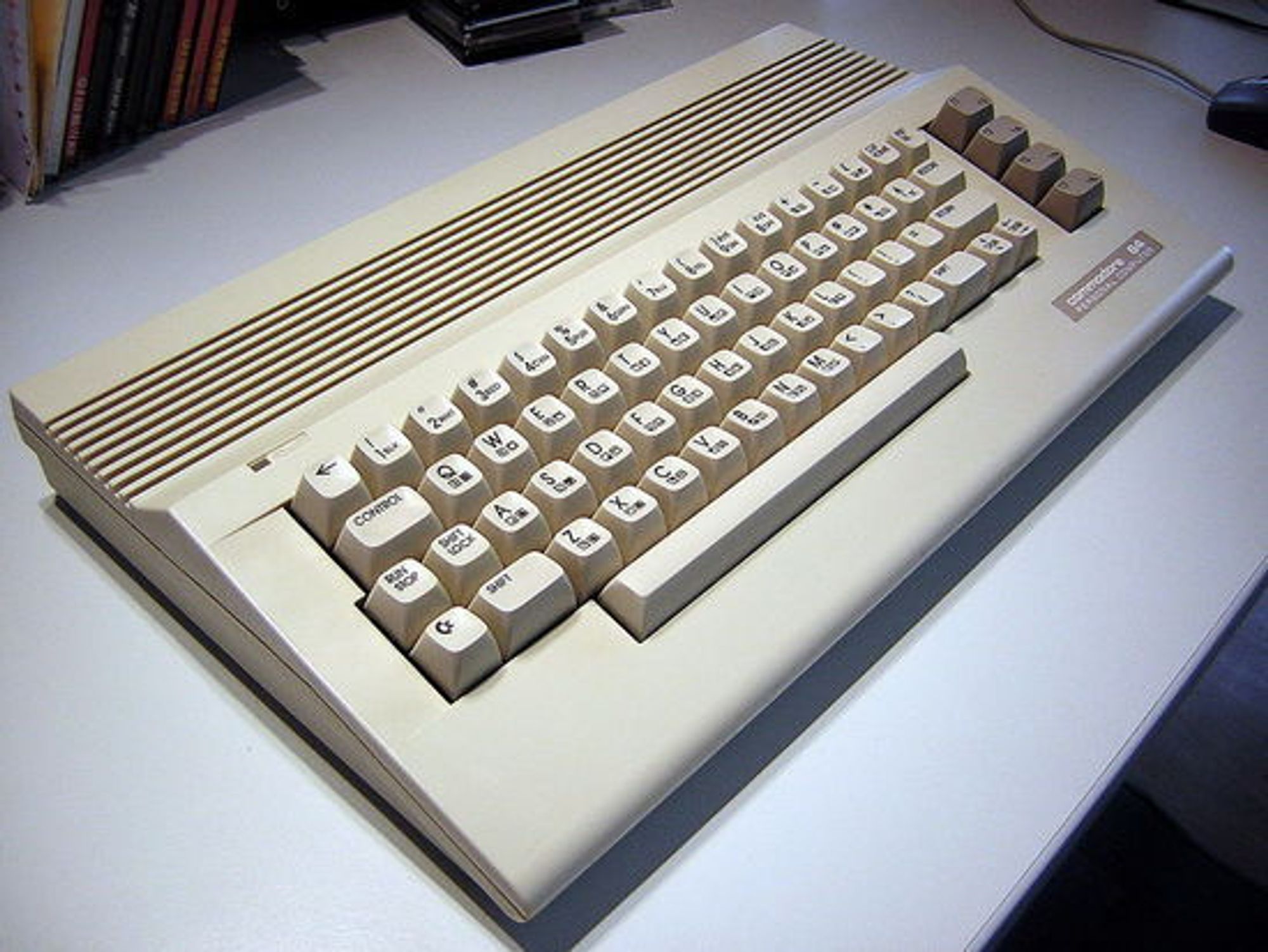 Den slankere Commodore 64C-utgaven.
