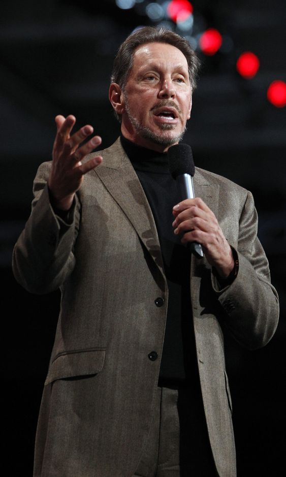 På Oracle Open World i oktober 2011 argumentert Larry Ellison intenst for å kjøre applikasjoner, databaser og Java i nettskyen.