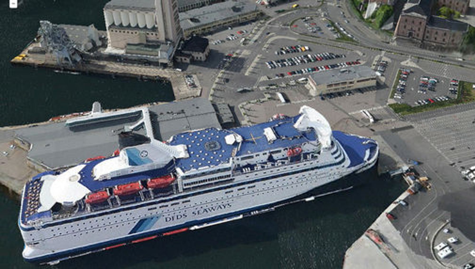 Her ligger en tredimensjonal modell av danskebåten til kai ved Vippetangen i Oslo.(Foto: Sesam 3D kart)