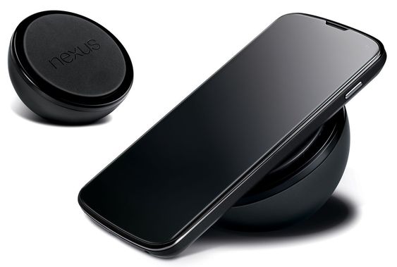 I likhet med flere andre nyere mobiltelefoner, har Nexus 4 støtte for trådløs lading.