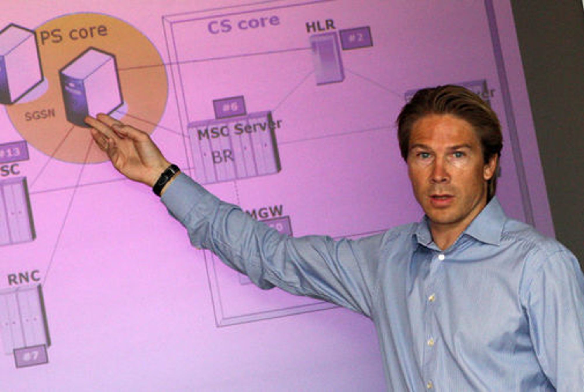 Teknologidirektør Rolv-Erik Spilling redegjorde for feilen i Telenors mobilnett.