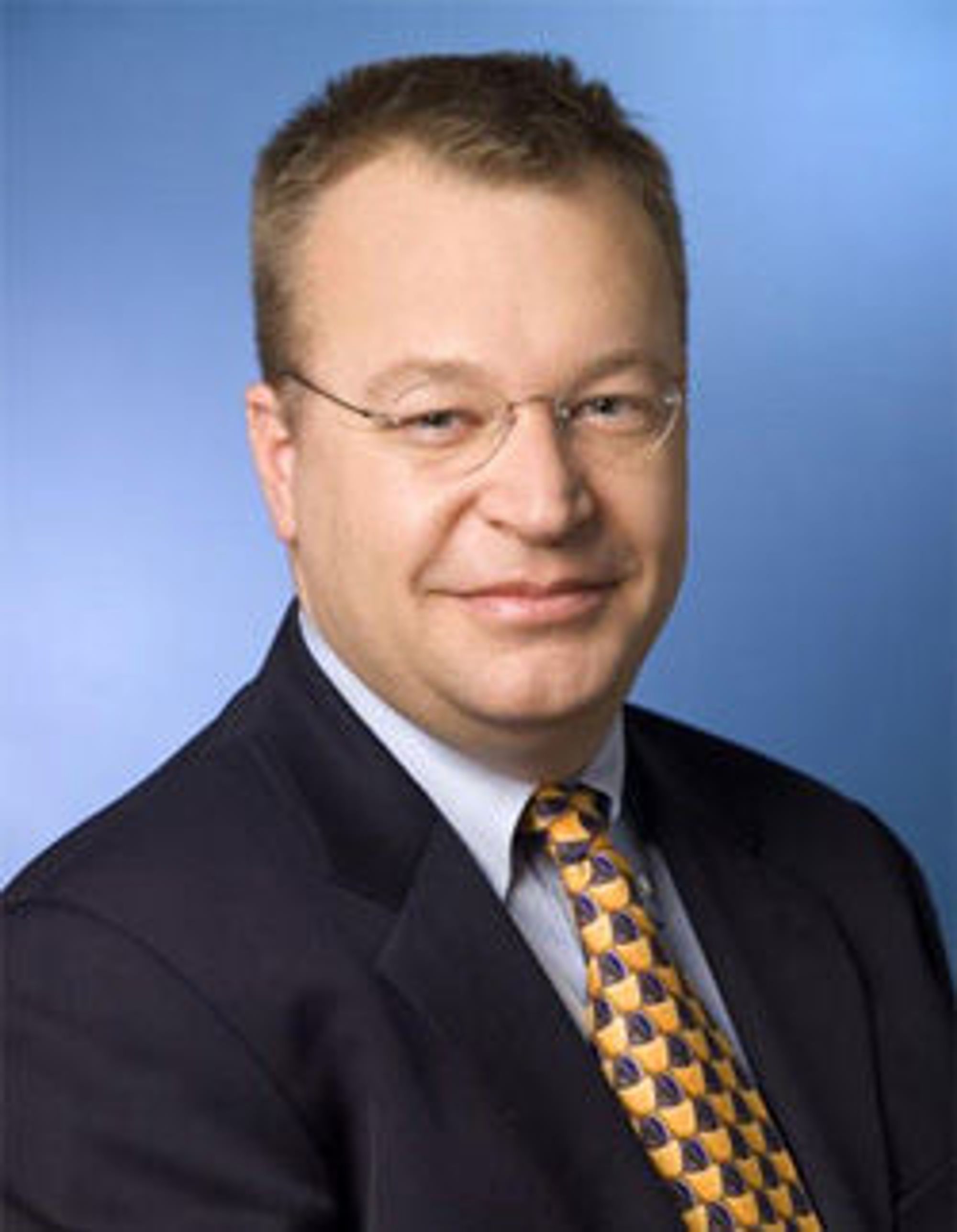 Nokia-sjef Stephen Elop trenger ny strategi, nye toppledere og kanskje også nytt operativsystem.