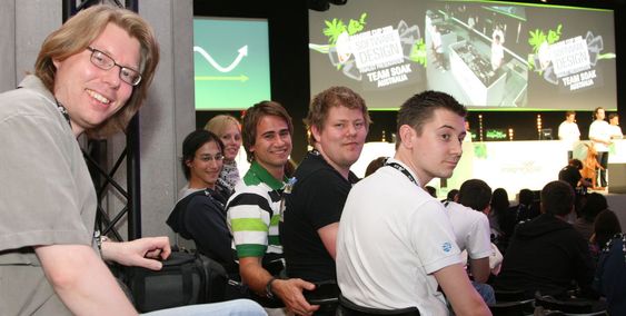 eBuster nådde ikke finalen i Imagine Cup Fra venstre Rune Zakariassen (Microsoft), Richard Dante, Trude Martinsen, Christian Johannesen, Kristian Ravndal og Ruben Larsen (mentor).