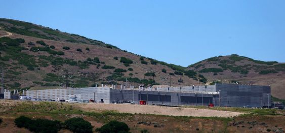 NSA bygger et anlegg i Bluffdale i Utah på 90 000 kvadratmeter for å oppbevare data fra teletrafikk.