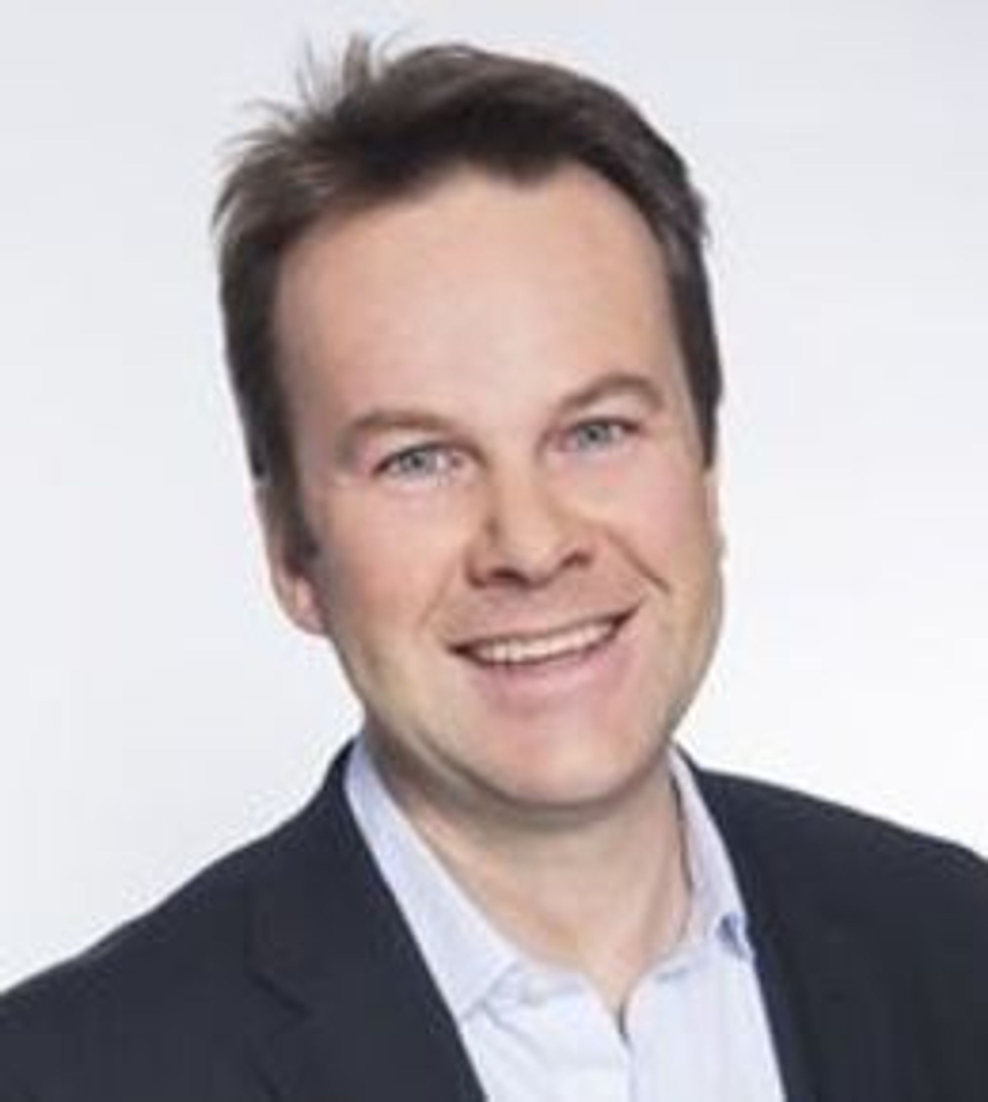 Henning Lunde er direktør for PR og samfunn i Tele2s norske virksomheter.