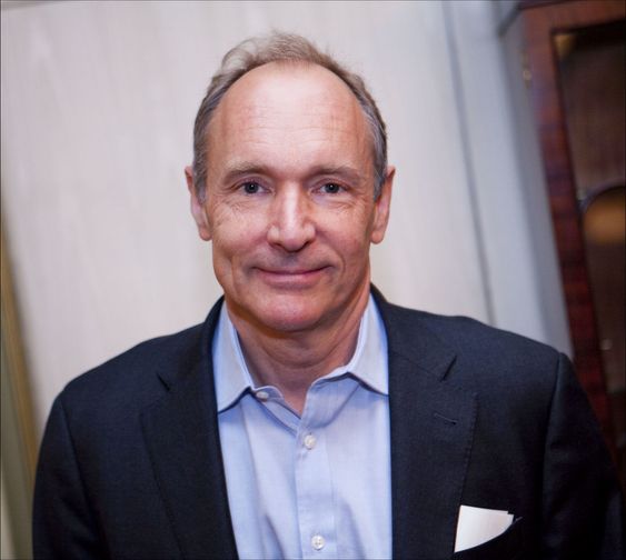 Tim Berners-Lee er initiativtaker til den nye alliansen. Han har fått med seg blant annet IT-giganter som Cisco, Facebook, Google og Microsoft for å presse fram lavere priser på bredbånd, særlig i utviklingsland.