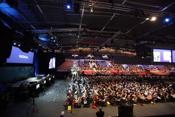 Over 5 000 finner stilte opp på gårsdagens generalforsamling tirsdag.