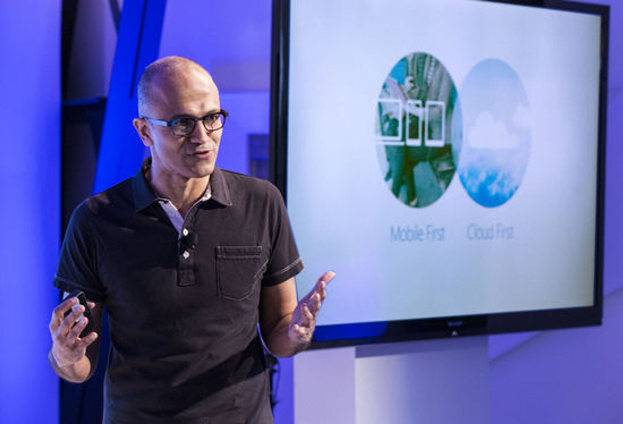 Microsofts nye toppsjef, Satya Nadella, forklarte under pressekonferansen at han kan telle, selv om han sier at både mobil og nettsky må komme først. Årsaken er at han mener at de to er så avhengige av hverandre.