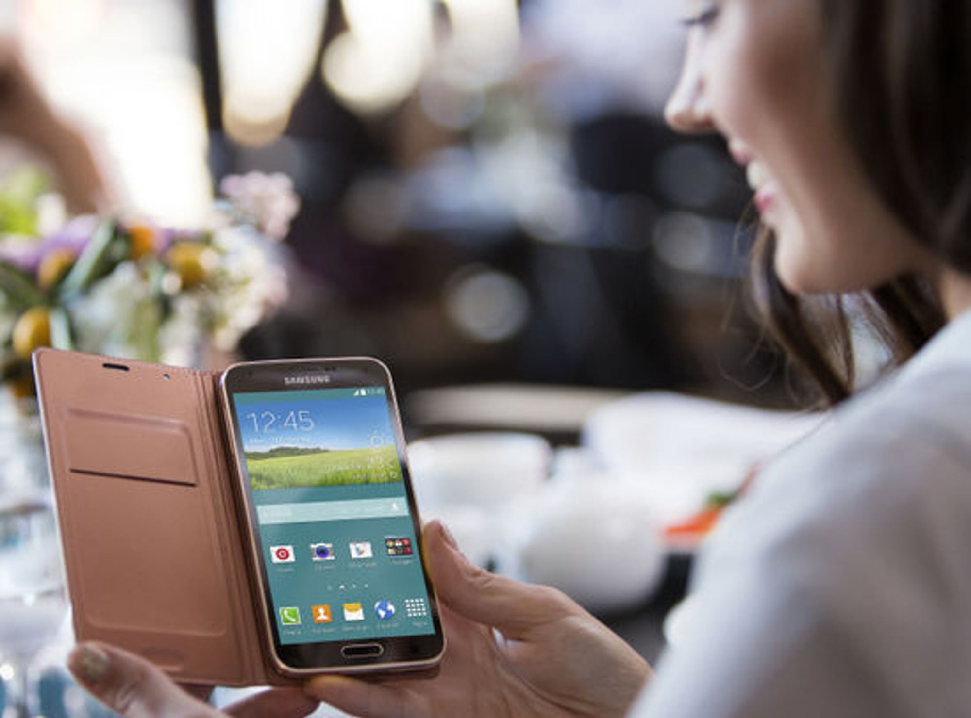 Samsung Galaxy S5 er omtrent like stor som forgjengeren.