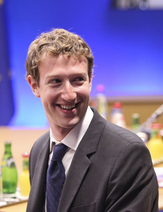 Facebook-gründer Mark Zuckerberg forklarer at WhatsApp er et supplement til Facebook Messenger, ikke en direkte konkurrent.