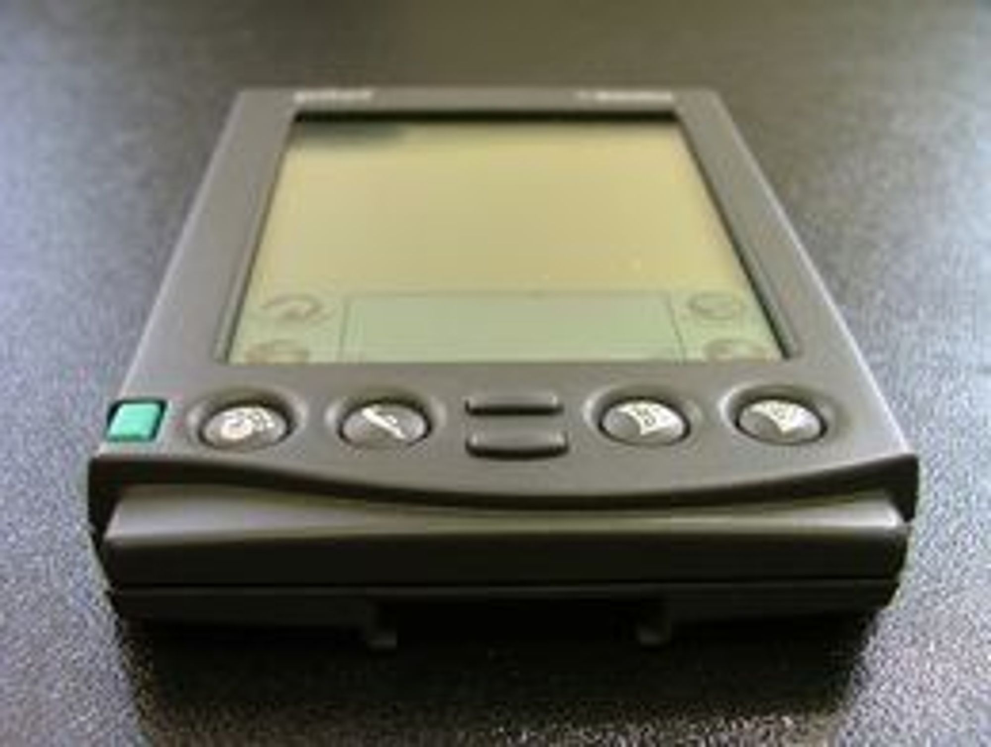 ORIGINALEN: Palm Pilot slik den fremsto i begynnelsen i 1996. Apple prøvde seg med sin Newton, men det var Palm som lykkes skape et helt nytt marked - som de dominerte fullstendig i flere år.