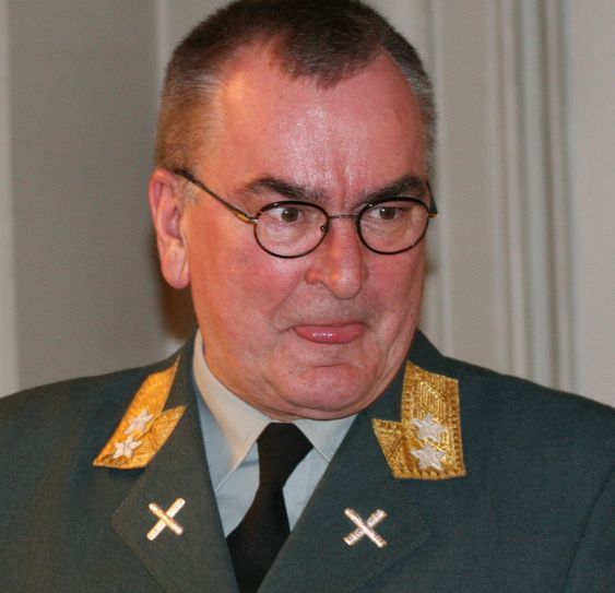 Generalmajor Roar Sundseth, sjef for Cyberforsvaret, sier at han ikke har ansvaret for offensive operasjoner. Hvem har det da?