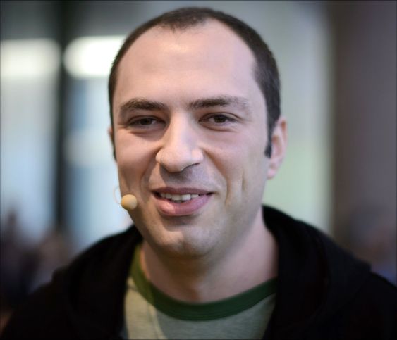 WhatsApp-gründer Jan Koum vil i løpet av de neste fem årene motta 24,9 millioner bundne Facebook-aksjer, dersom han forblir ansatt i selskapet. Ut fra dagens aksjekurs har disse en verdi på omtrent 1,9 milliarder dollar.