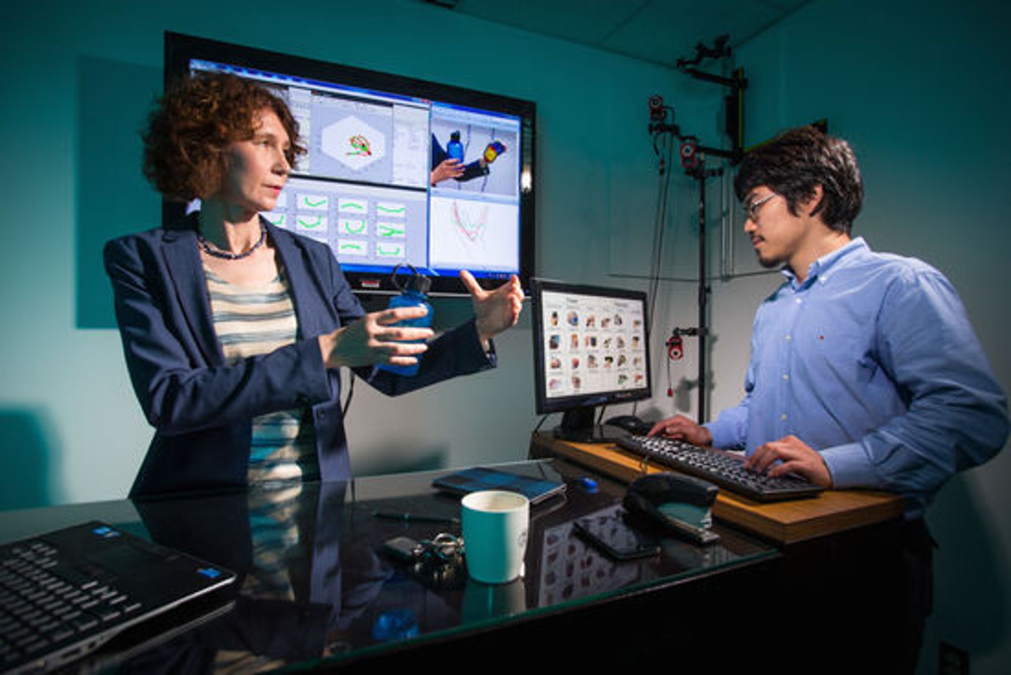 Cornelia Fernmuller og og studenten Yezhou Yang ved computer vision-systemer som er i stand til å identifisere og kopiere håndbevegelser med stor nøyaktighet.