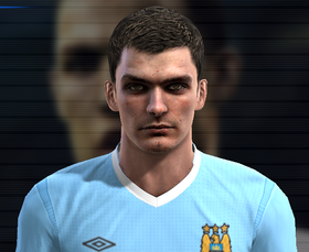 Adam Johnson slik han så ut i PES 2016.
