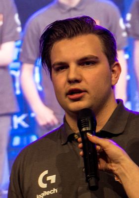 Adrian «Dipzey» Kjellesvik i Riddle er selvsikker før helgens kamp mot myXMG. Her er han avbildet som Oslo Lions-spiller under finalen i fjor høst.
