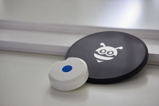 Pebblebee Dragon er en skikkelig koloss, takket være 9-akses gyroskop og støtten for trådløs lading.