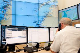Når AIS-prototypen kommer i stabil drift i 2017 vil den begynne å sende live trafikkdata til sjøtrafikksentralen i Vardø. Dette vil styrke sjøtrafikksentralens overvåking av risikotrafikk utenfor Svalbard.