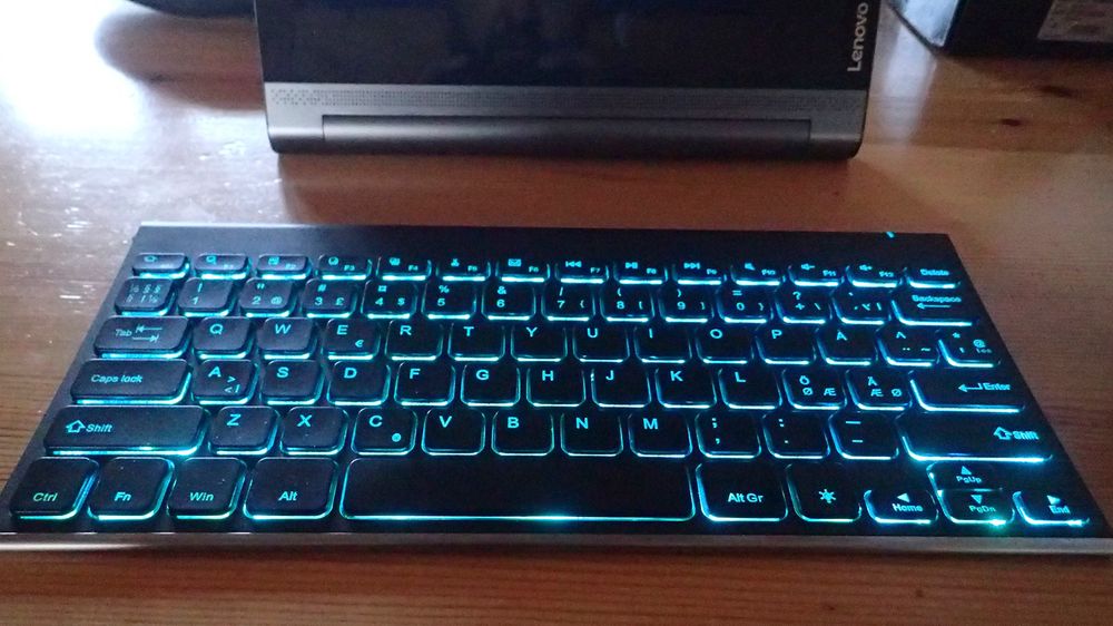 Tastaturet er kompakt, men ikke mindre enn at jeg kan skrive komfortabelt på det.